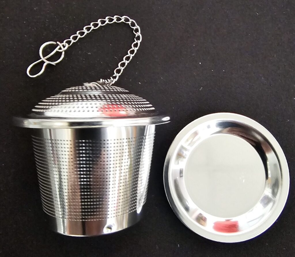 Small Pot-like Tea Steeper with charms